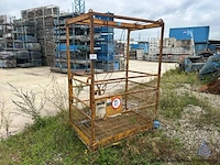 Werkplatform secato nat, bouwjaar 2011. eigen gewicht 180 kg, hefcapaciteit 240 kg.