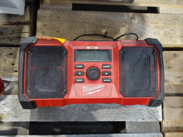 Werkradio milwaukee - afbeelding 1 van  3