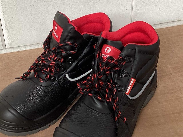 Werkschoenen zwart/rood, maat 36 (8x) - afbeelding 2 van  5