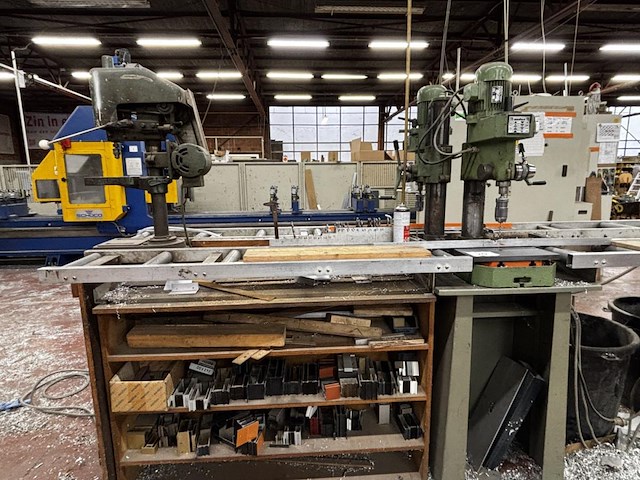 Werkstation met 3 kolomboormachines// tappingmachine wo tb audax 15 en spindle r.p.m. sun-10 - afbeelding 1 van  13