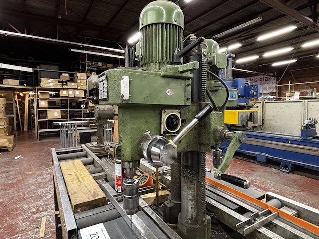 Werkstation met 3 kolomboormachines// tappingmachine wo tb audax 15 en spindle r.p.m. sun-10 - afbeelding 8 van  13