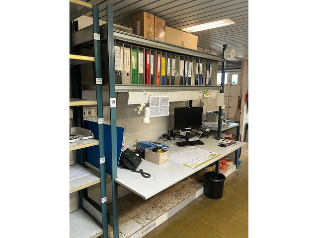 Werkstation met inhoud - afbeelding 6 van  7