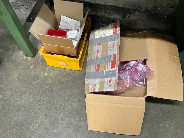 Werkstation/constructie met inhoud - afbeelding 2 van  15