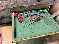 Werkstation/constructie met inhoud - afbeelding 3 van  15