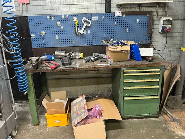 Werkstation/constructie met inhoud - afbeelding 1 van  15