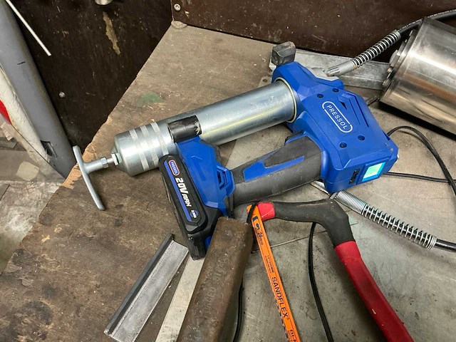 Werkstation/constructie met inhoud - afbeelding 12 van  15