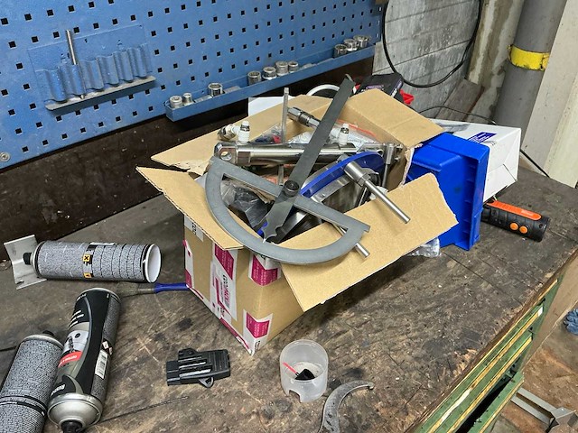 Werkstation/constructie met inhoud - afbeelding 13 van  15