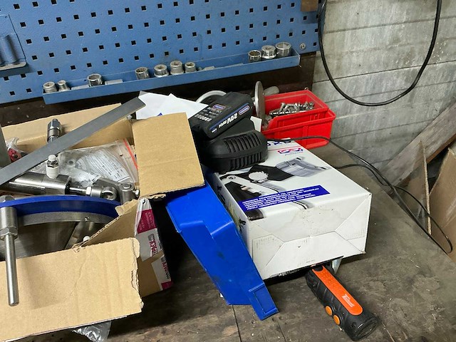 Werkstation/constructie met inhoud - afbeelding 15 van  15