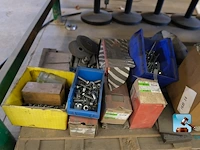 Werktabel met inhoud - afbeelding 4 van  13