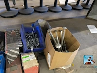 Werktabel met inhoud - afbeelding 5 van  13