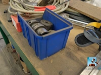 Werktabel met inhoud - afbeelding 12 van  13