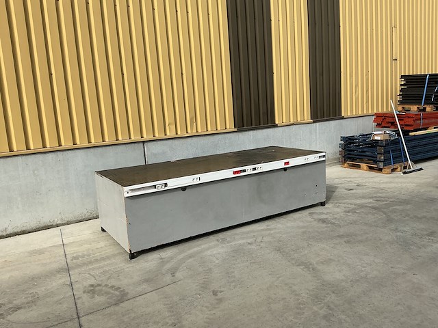 Werktafel 3 meter met stopcontacten - afbeelding 5 van  6
