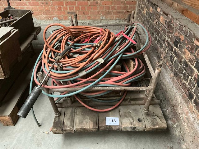 Werktafel + diverse slangen - afbeelding 1 van  5