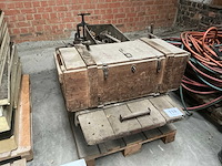 Werktafel + diversen - afbeelding 1 van  6