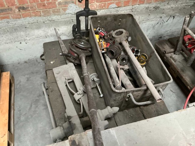 Werktafel + diversen - afbeelding 2 van  6