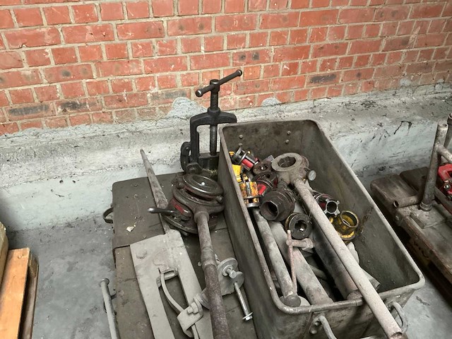 Werktafel + diversen - afbeelding 3 van  6