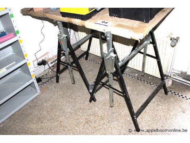 Werktafel en 2 gereedschapskoffers - afbeelding 2 van  2