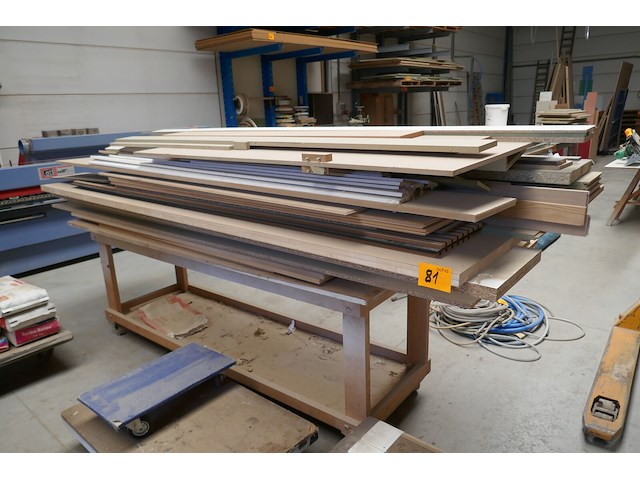 Werktafel & hout - afbeelding 1 van  3