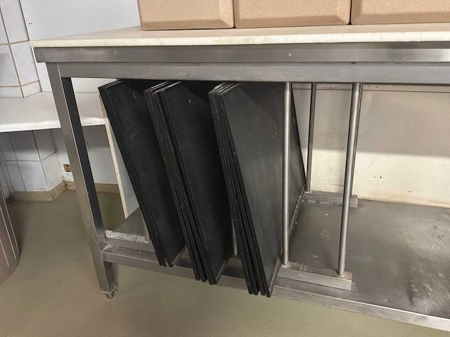 Werktafel met bakplaten en 4 ingedientenbakken - afbeelding 6 van  6