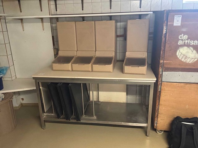 Werktafel met bakplaten en 4 ingedientenbakken - afbeelding 1 van  6