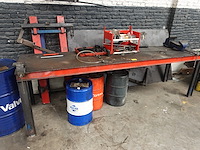 Werktafel met bankschroef - afbeelding 1 van  6