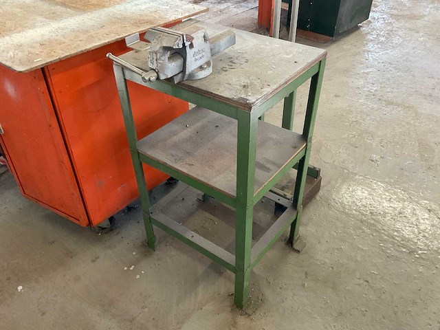 Werktafel met bankschroef - afbeelding 1 van  1