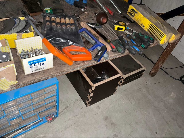 Werktafel met bankschroef - afbeelding 2 van  2