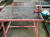 Werktafel met buizenklem - afbeelding 1 van  1