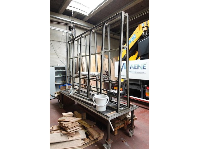 Werktafel met glasblok - afbeelding 1 van  4