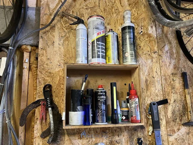 Werktafel met handgereedschap - afbeelding 6 van  25