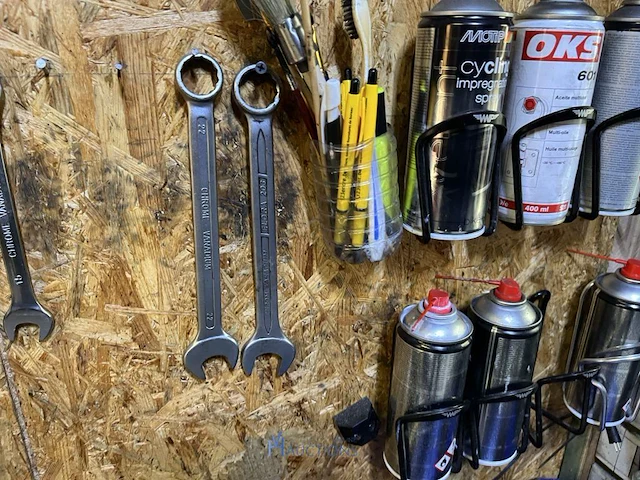 Werktafel met handgereedschap - afbeelding 10 van  25
