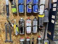 Werktafel met handgereedschap - afbeelding 11 van  25