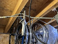 Werktafel met handgereedschap - afbeelding 18 van  25