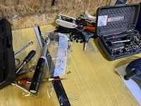 Werktafel met handgereedschap - afbeelding 21 van  25
