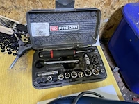 Werktafel met handgereedschap - afbeelding 22 van  25