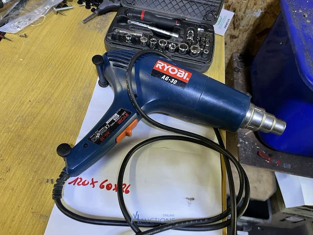 Werktafel met handgereedschap - afbeelding 23 van  25