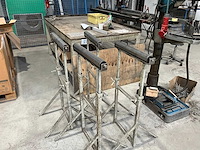 Werktafel met inhoud - afbeelding 1 van  5