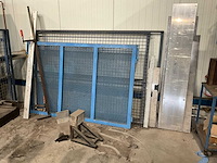 Werktafel met inhoud - afbeelding 5 van  5