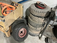 Werktafel met inhoud - afbeelding 5 van  6