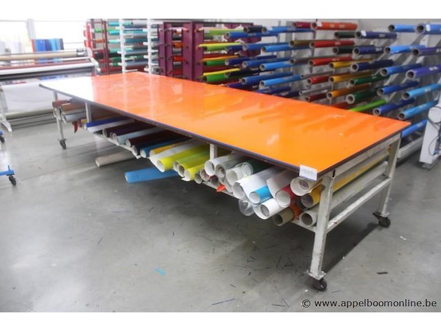 Werktafel met rolhouder - afbeelding 1 van  1
