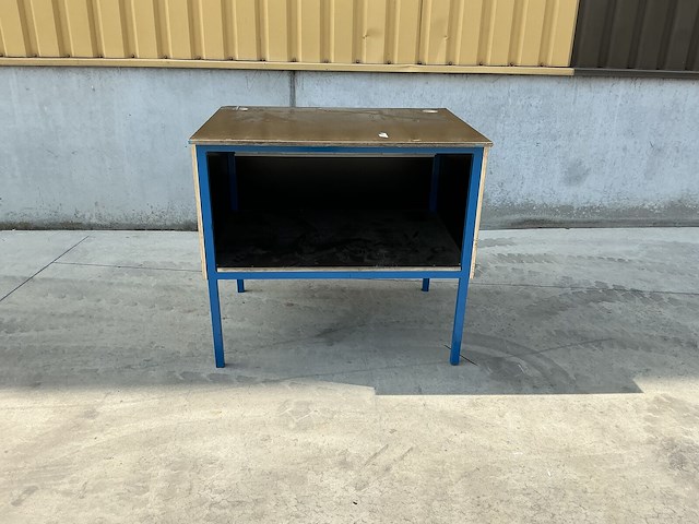Werktafel met stopcontacten - afbeelding 2 van  7