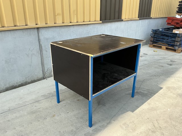 Werktafel met stopcontacten - afbeelding 3 van  7