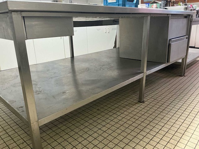 Werktafel met warmhoudelement - afbeelding 2 van  6