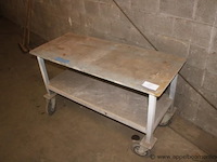 Werktafel op wielen, met 2 legborden