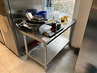 Werktafel rvs met inhoud (2x)