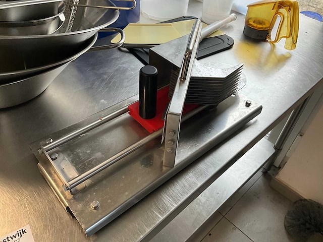 Werktafel rvs met inhoud (2x) - afbeelding 3 van  4