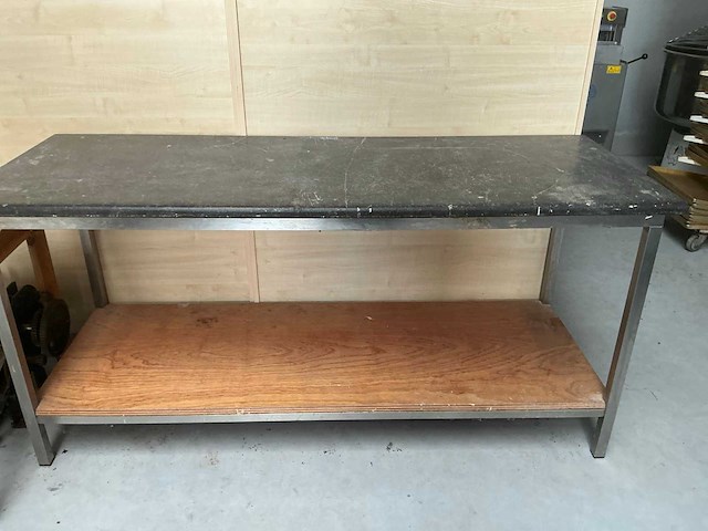 Werktafel voorzien van natuurstenen tafelblad - afbeelding 1 van  6