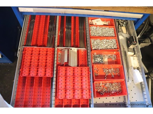 Werktafel vv 16 laden en gereedschappen - afbeelding 2 van  12
