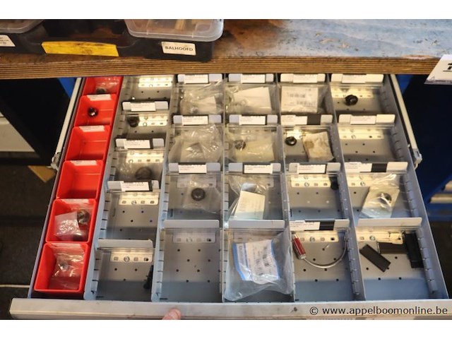 Werktafel vv 16 laden en gereedschappen - afbeelding 6 van  12