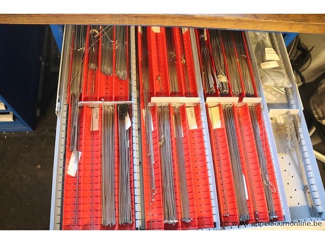 Werktafel vv 16 laden en gereedschappen - afbeelding 12 van  12